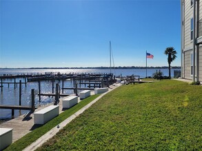 104 Yacht Club Ln in Seabrook, TX - Building Photo - Building Photo