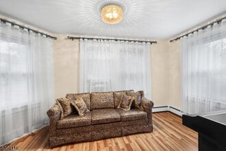 10 Kenvil Ave in Roxbury Township, NJ - Foto de edificio - Building Photo