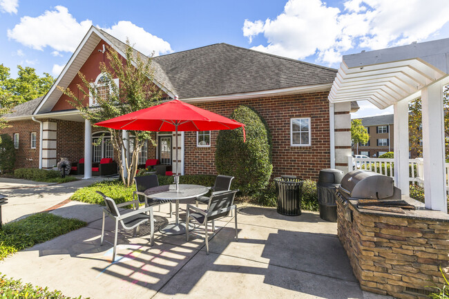 The Ariel in Charlotte, NC - Building Photo - Building Photo