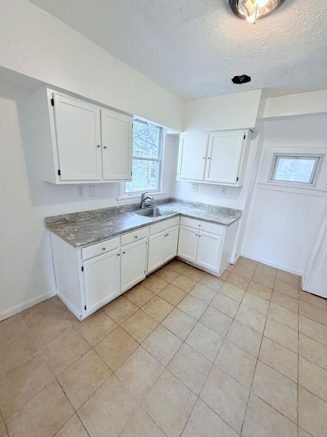 947 Dresden Rd in Cleveland Heights, OH - Building Photo - Building Photo