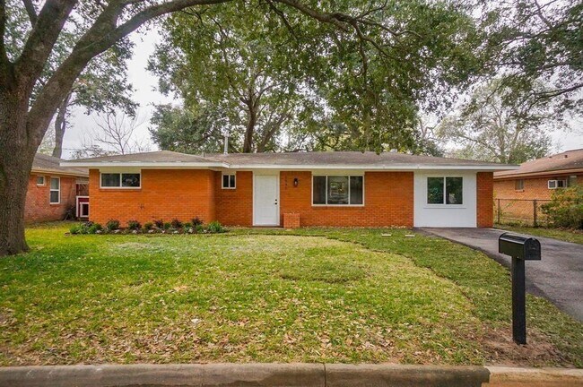1941 Heights Dr in Katy, TX - Building Photo - Building Photo
