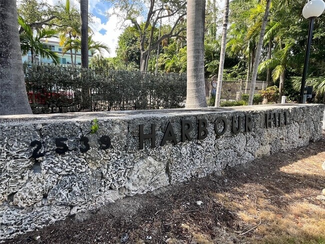 property at 2539 S Bayshore Dr