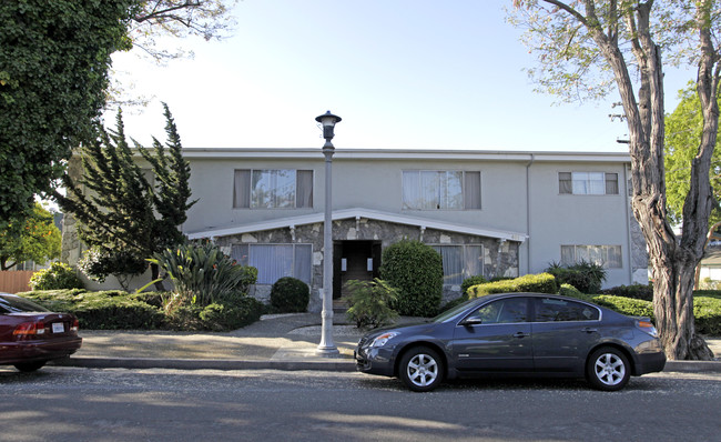 401 Joaquin Ave in San Leandro, CA - Foto de edificio - Building Photo