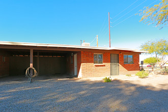 1725 West Wetmore Road Apartments in Tucson, AZ - Building Photo - Building Photo