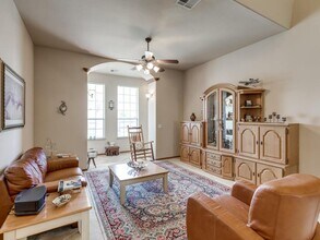 9217 SW 28th St in Oklahoma City, OK - Foto de edificio - Building Photo