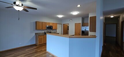 1036 Woodview Ct in Aurora, IL - Building Photo - Building Photo