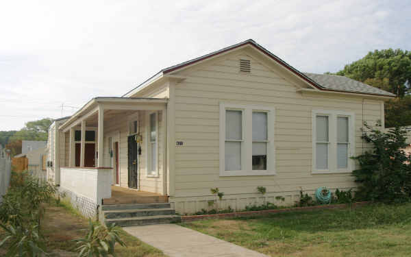 421 14th St in Modesto, CA - Foto de edificio - Building Photo