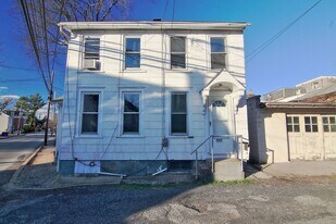 264 Manatawny St in Pottstown, PA - Building Photo
