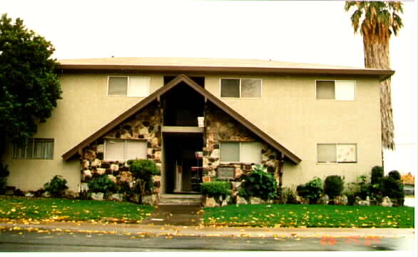 Pa Dan Apartments in Folsom, CA - Building Photo