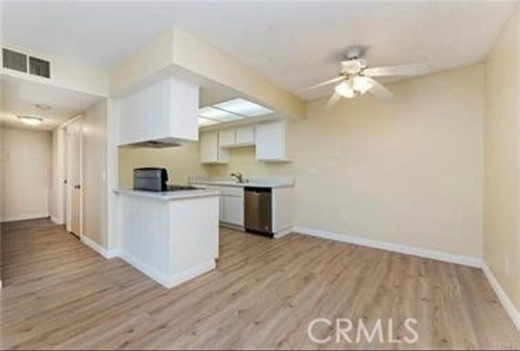 2403 W Acacia Ave in Hemet, CA - Building Photo