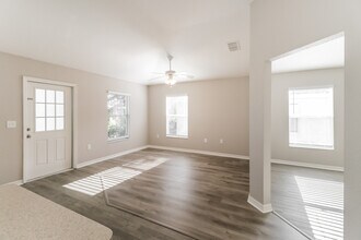 31367 Satinleaf Run in Brooksville, FL - Building Photo - Building Photo