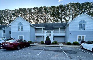 105 W Victoria Ct in Greenville, NC - Building Photo