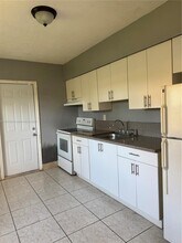 6027 SW 36th Ct in Miramar, FL - Foto de edificio - Building Photo