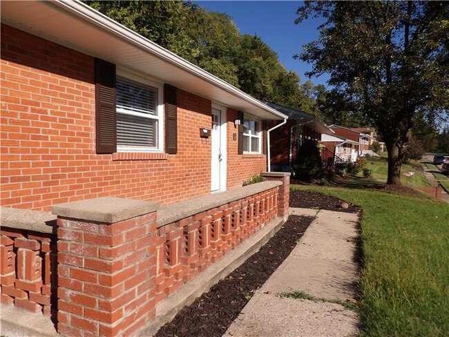 122 Tracy Ln in Southgate, KY - Building Photo - Building Photo