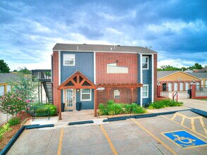 Eastlake Village Apartments in Oklahoma City, OK - Building Photo - Building Photo