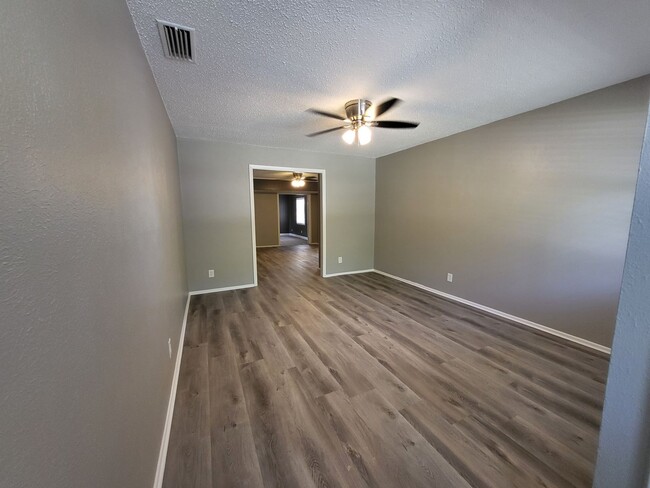 2110 Redbud Ln in Plano, TX - Building Photo - Building Photo