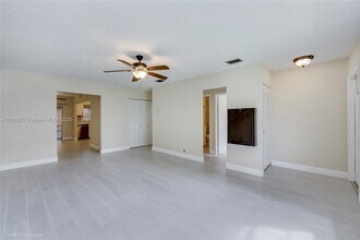 8004 SW 20th Pl in Davie, FL - Building Photo - Building Photo