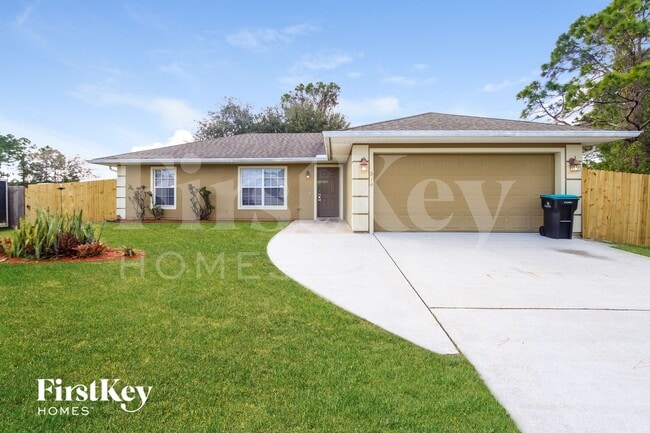 property at 914 Caligula Ave SE