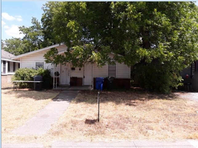 1920 Lyle Ave-Unit -B in Waco, TX - Foto de edificio