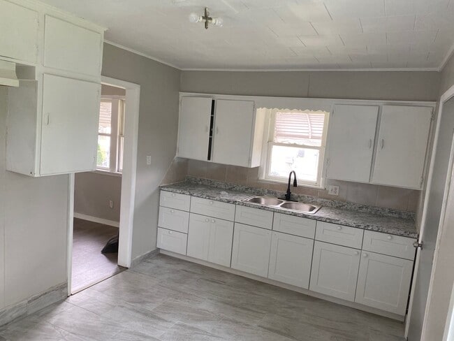 5913 W 8th St in Tulsa, OK - Building Photo - Building Photo