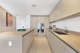 4111 S Ocean Dr in Hollywood, FL - Building Photo - Building Photo