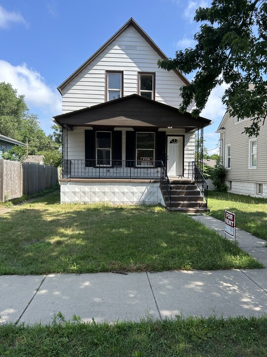 251 Wildwood Rd in Hammond, IN - Building Photo