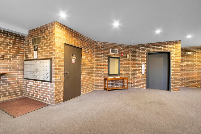 1002 Castilian Ct in Glenview, IL - Building Photo - Building Photo