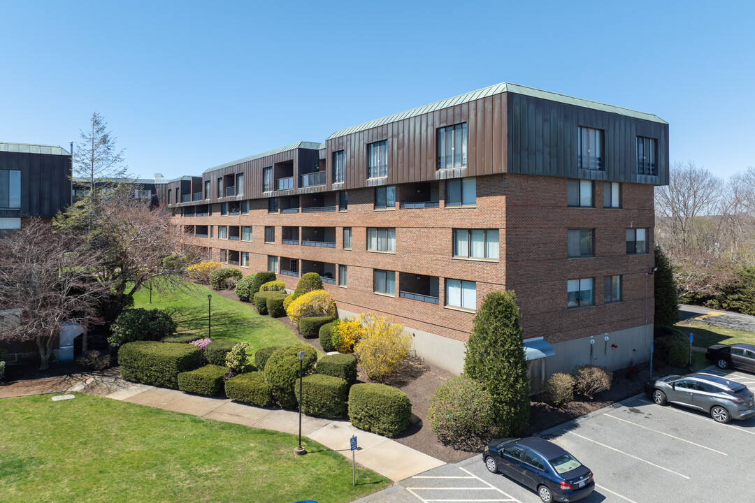 Crown Pointe Condominiums in Swampscott, MA - Foto de edificio