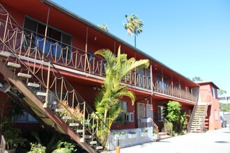 3761 S. Barrington Ave in Los Angeles, CA - Building Photo - Interior Photo