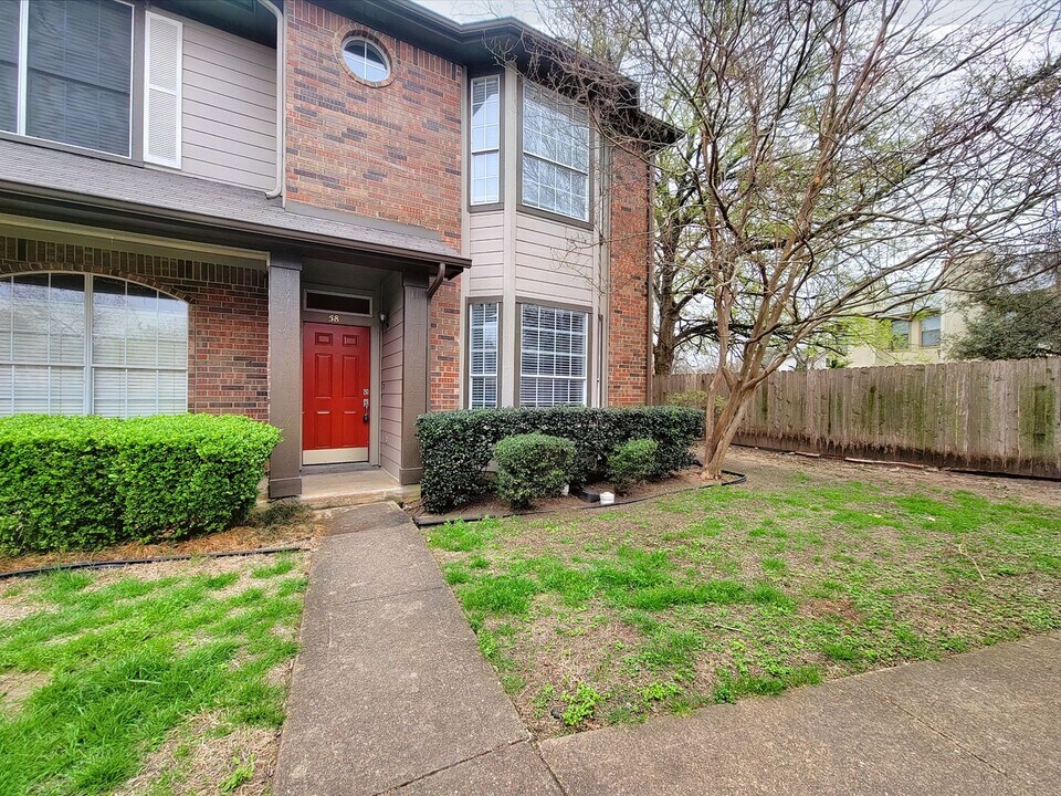 12401 Los Indios Trail in Austin, TX - Building Photo