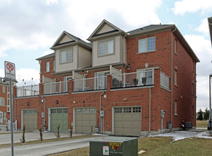 2578-2584 Bur Oak Ave in Markham, ON - Building Photo - Building Photo