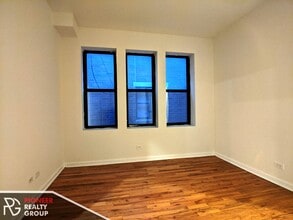912 W Dakin St, Unit 917-304 in Chicago, IL - Building Photo - Building Photo