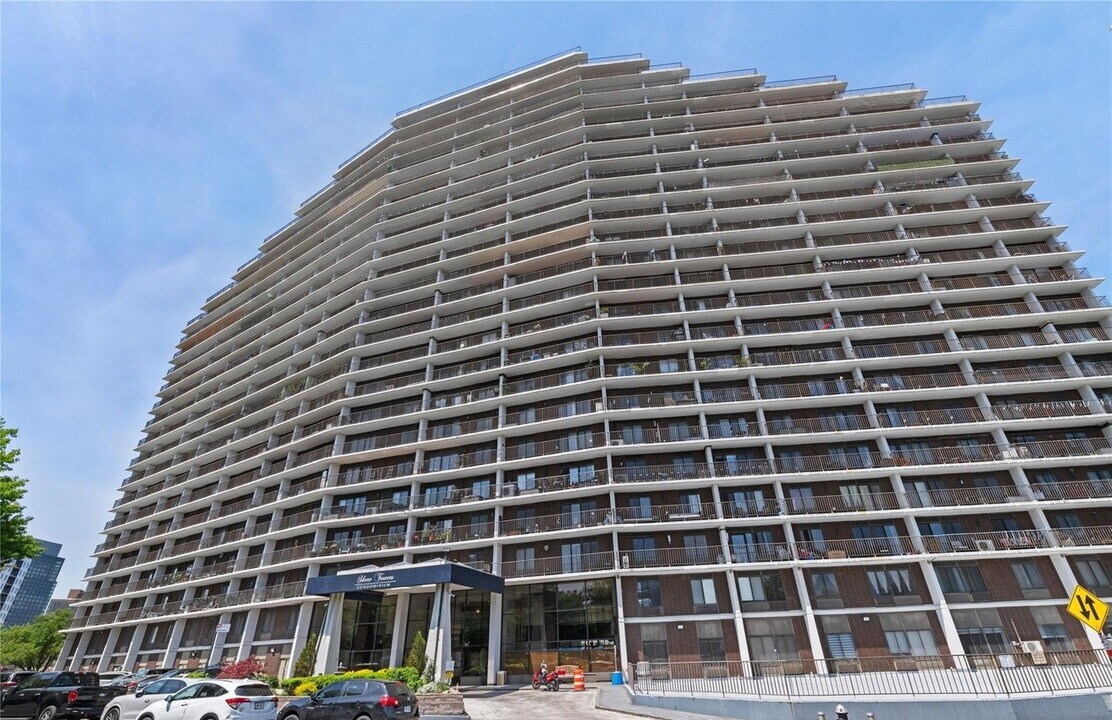 25-40 Shore Blvd in Queens, NY - Building Photo