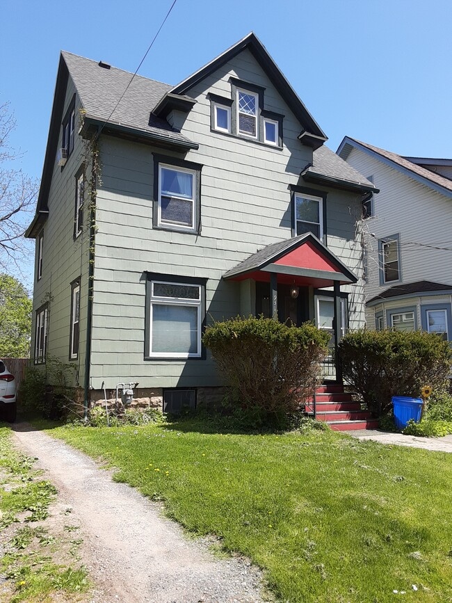 931 Westcott St in Syracuse, NY - Building Photo - Building Photo