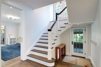 22 Westbury Rd in Garden City, NY - Building Photo - Building Photo