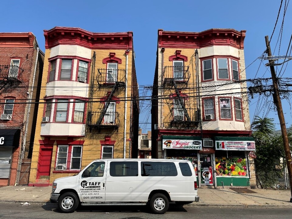 Oak Street Complex in Passaic, NJ - Building Photo