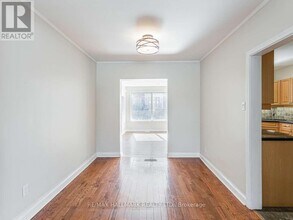 283 Bogert Ave in Toronto, ON - Building Photo - Building Photo