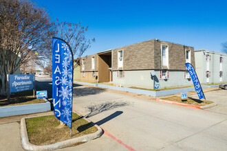 Paradise Apartments RG LLC in Fort Worth, TX - Foto de edificio - Building Photo