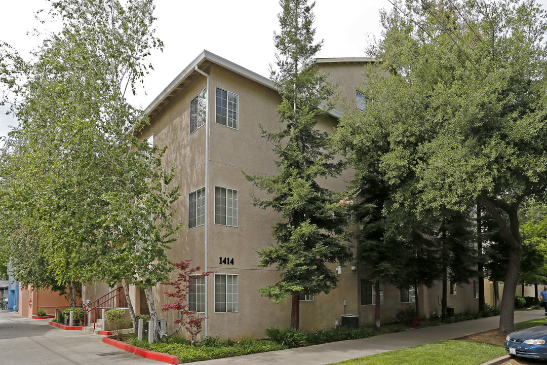 17th & N Apartments in Sacramento, CA - Foto de edificio