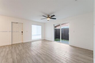 130 NW 57th St in Oakland Park, FL - Building Photo - Building Photo