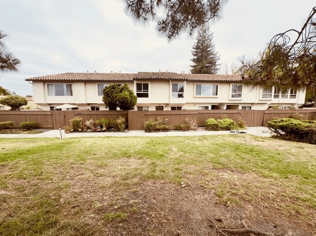 2253 Kalenda Common in Fremont, CA - Building Photo - Building Photo