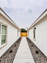 740 N Alamo Rd, Unit 13 in Edinburg, TX - Building Photo