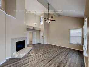 927 Sylvan Creek Dr in Lewisville, TX - Foto de edificio - Building Photo