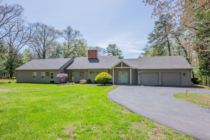 23 Vine Hill Rd in Farmington, CT - Building Photo