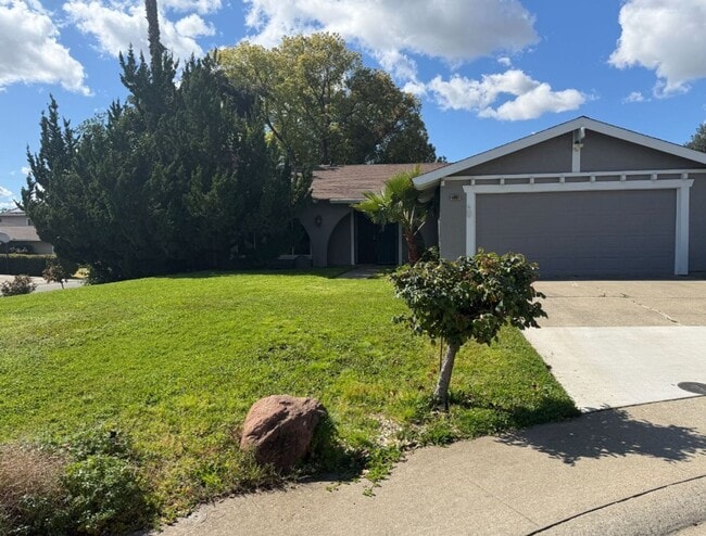 property at 4901 Autumntree Ct