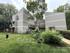 1605 Merry Oaks Rd in Charlotte, NC - Building Photo