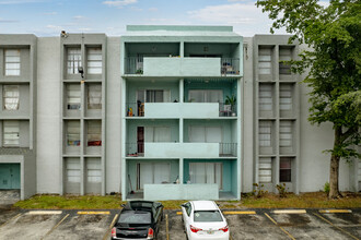 Windward Vista in Lauderhill, FL - Building Photo - Building Photo