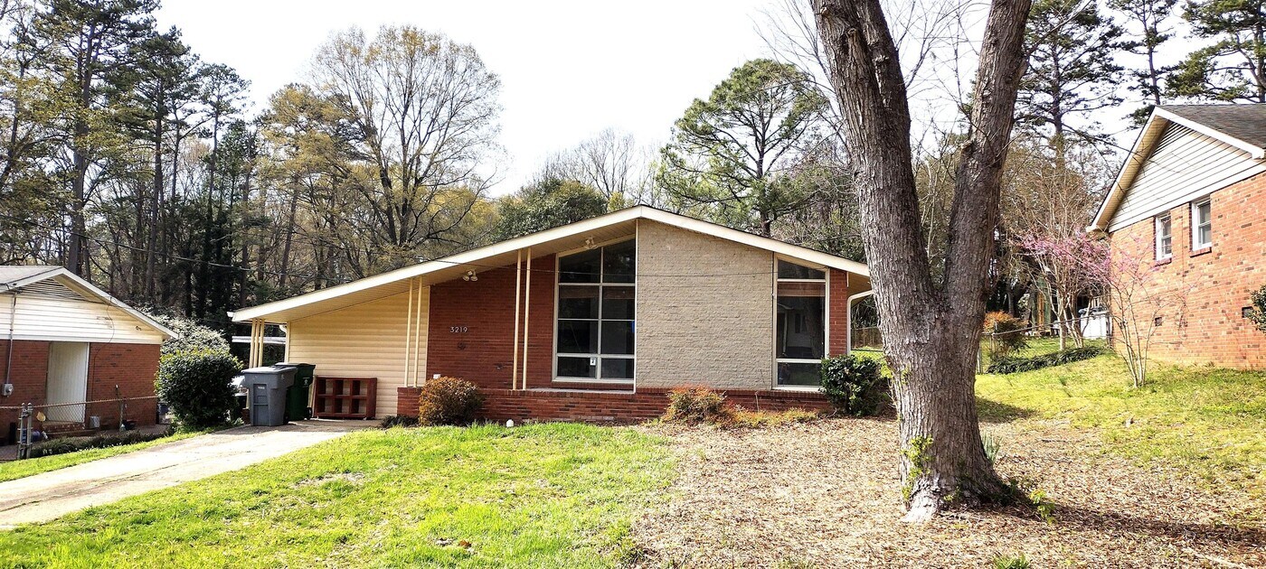 3219 Connecticut Ave in Charlotte, NC - Building Photo