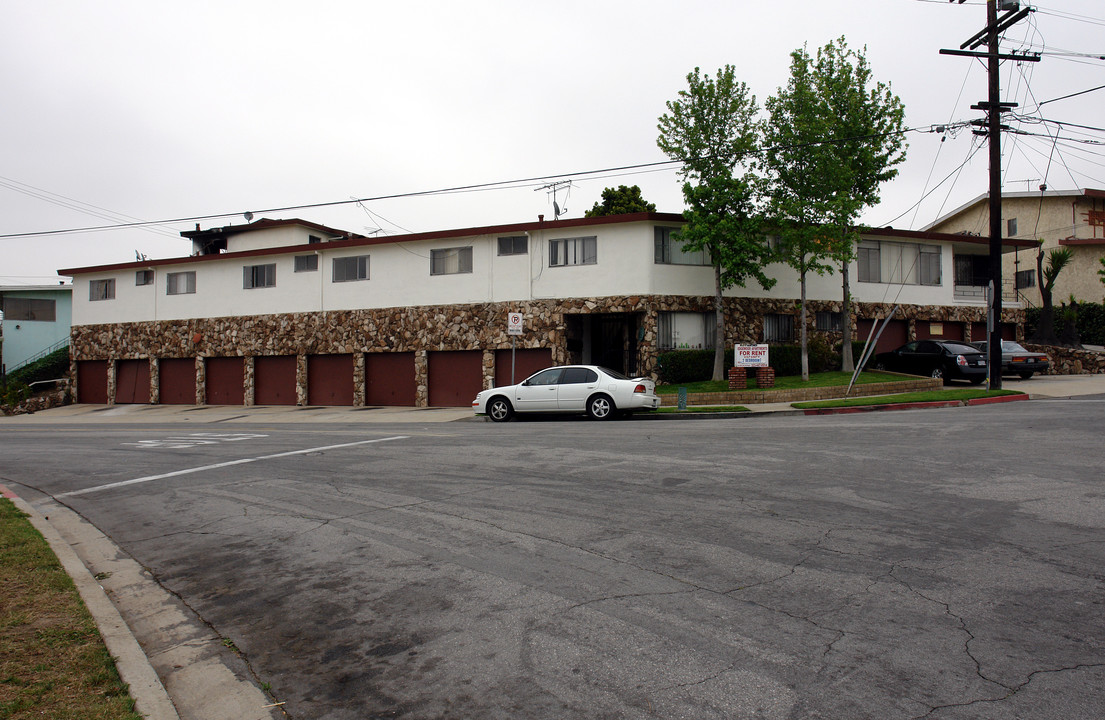 Edgewood Apartments in Inglewood, CA - Building Photo