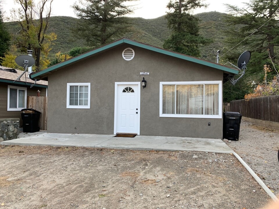 13947 Meadow Ln in Lytle Creek, CA - Building Photo